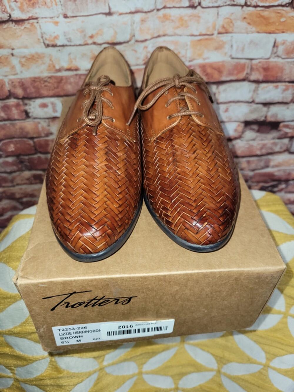 Trotters Womens Lizzie Herringbone Oxford Shoes Size 6.5 Brown Leather